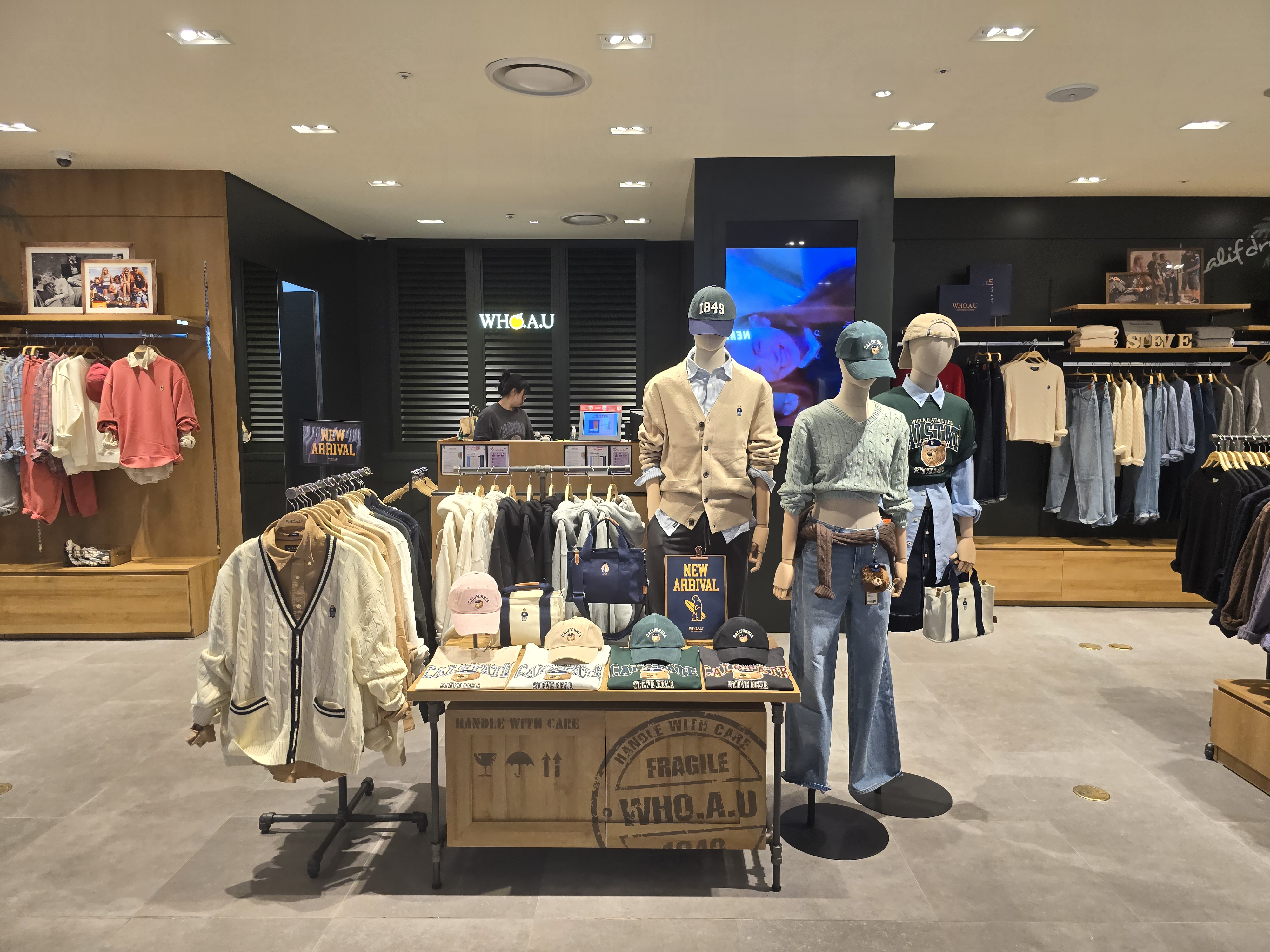 WHO.A.U 현대면세점 무역센터점